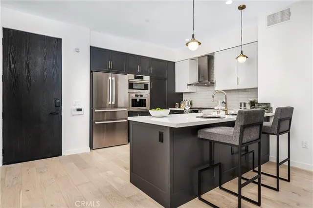 $1,315,000 | 1333 South Orange Grove Avenue, Unit 201, Los Angeles, CA 90019