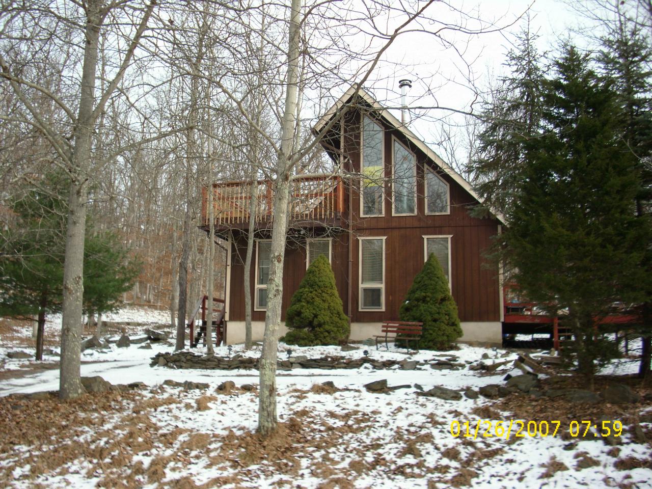 952 Canterbury Road Bushkill, PA 18324 - Photo 1 of 11 a front view of a house with a yard