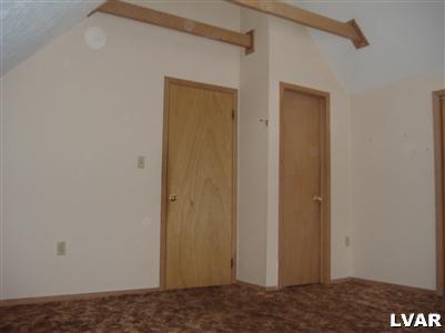 952 Canterbury Road Bushkill, PA 18324 - Photo 6 of 11 a view of livingroom