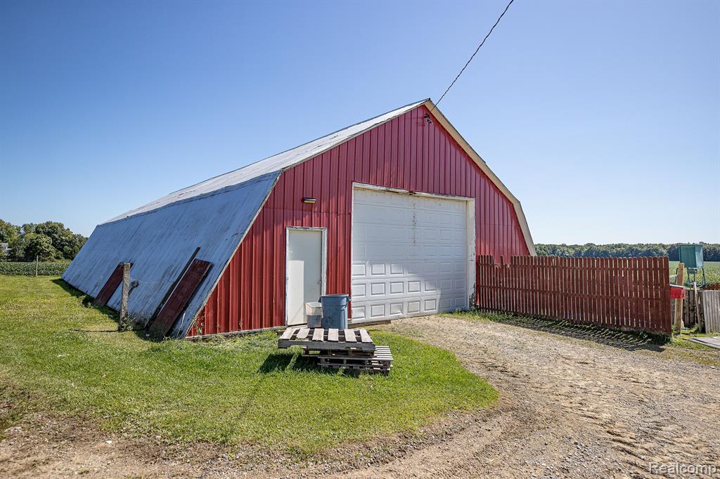 4550 Barnes Road North Branch, MI 48461 - Photo 8 of 38