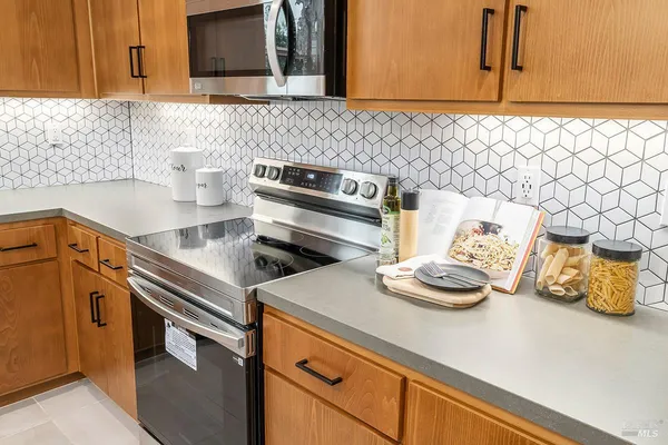 $875,000 | 1201 Del Rancho Way, Petaluma, CA 94954