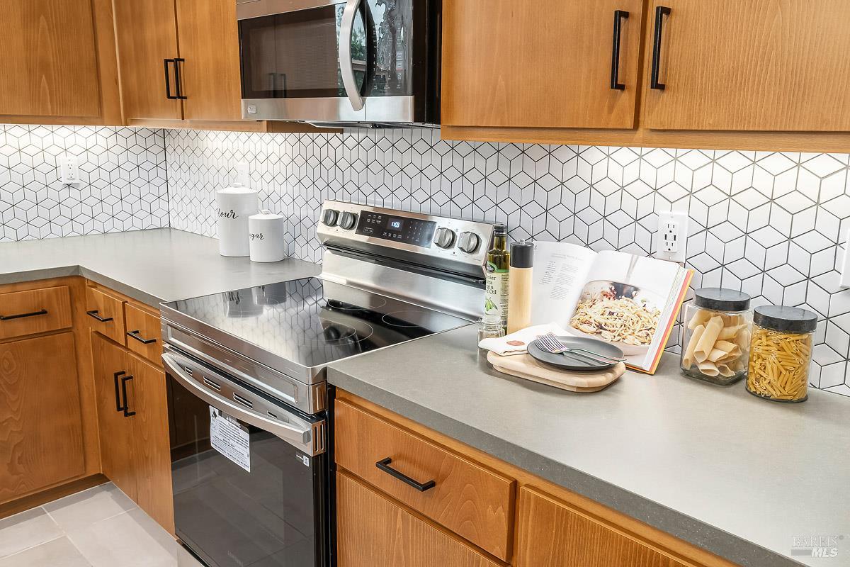 1201 Del Rancho Way Petaluma, CA 94954 - Photo 9 of 26