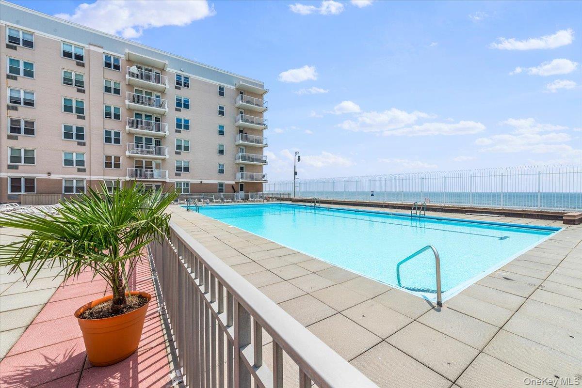 522 Shore Road, Unit 2V V Long Beach, NY 11561 - Photo 17 of 31 Pool