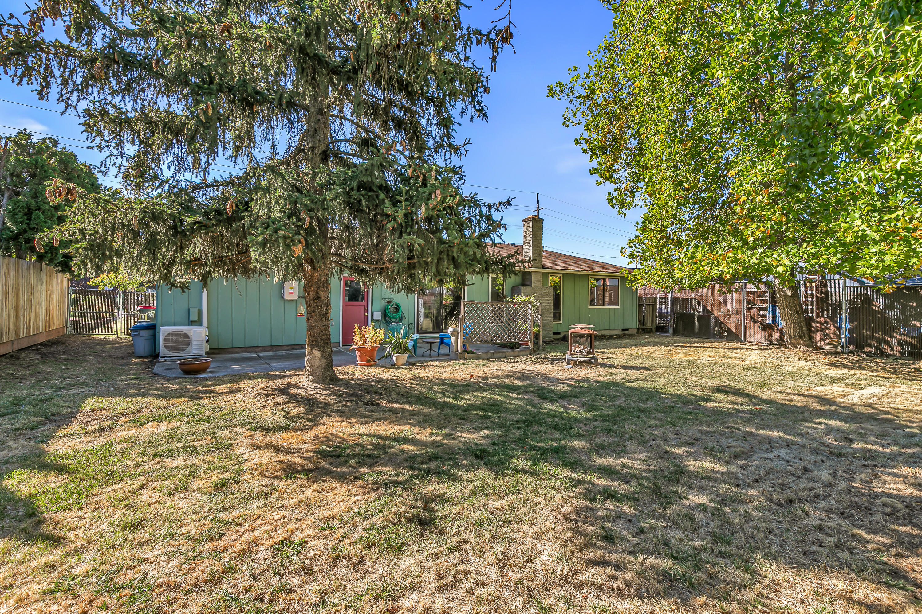 3279 Delta Waters Road Medford, OR 97504 - Photo 16 of 20 16
