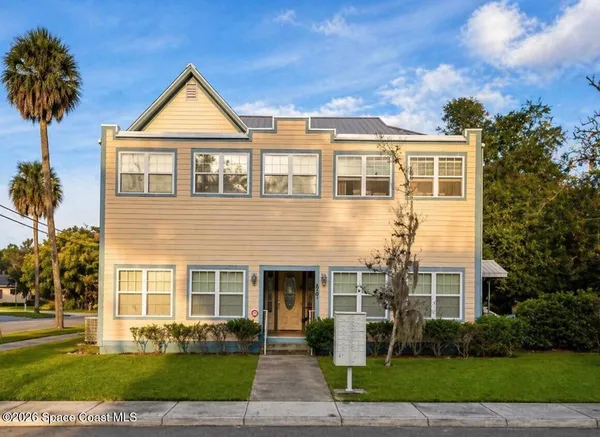 $899,999 | 22 South Clyde Avenue, Kissimmee, FL 34741