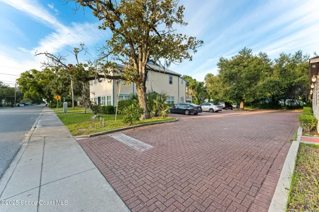 a view of a house with a yard and a fountain