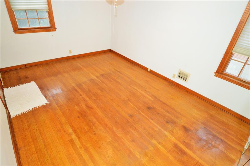 124 Leon Road Pittsburgh, PA 15220 - Photo 12 of 20 Gallery Image 12