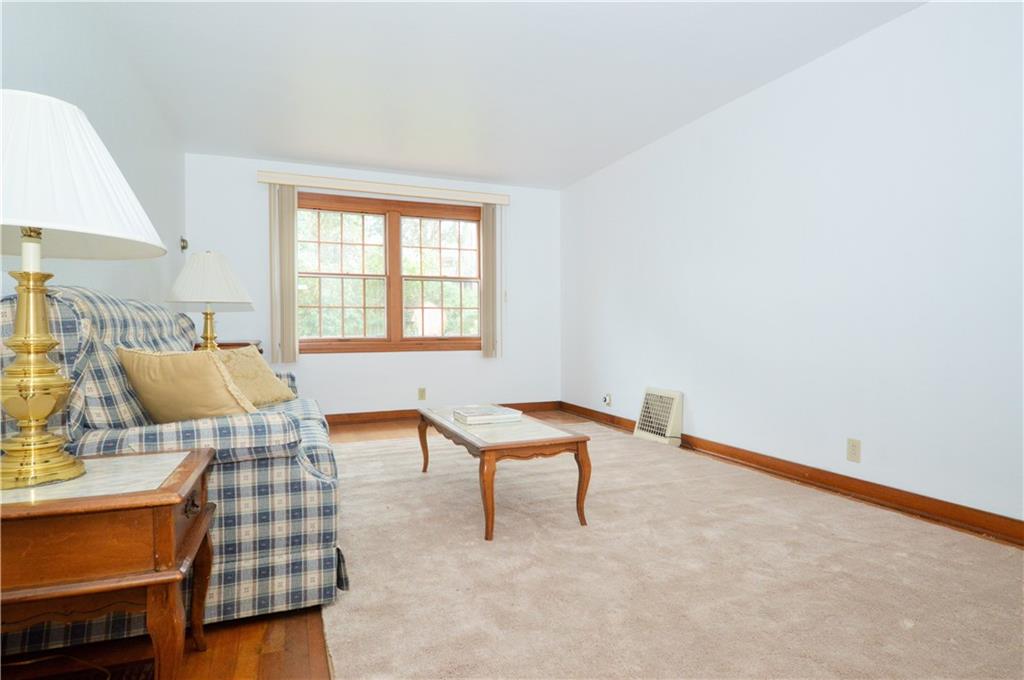 124 Leon Road Pittsburgh, PA 15220 - Photo 2 of 20 Gallery Image 2