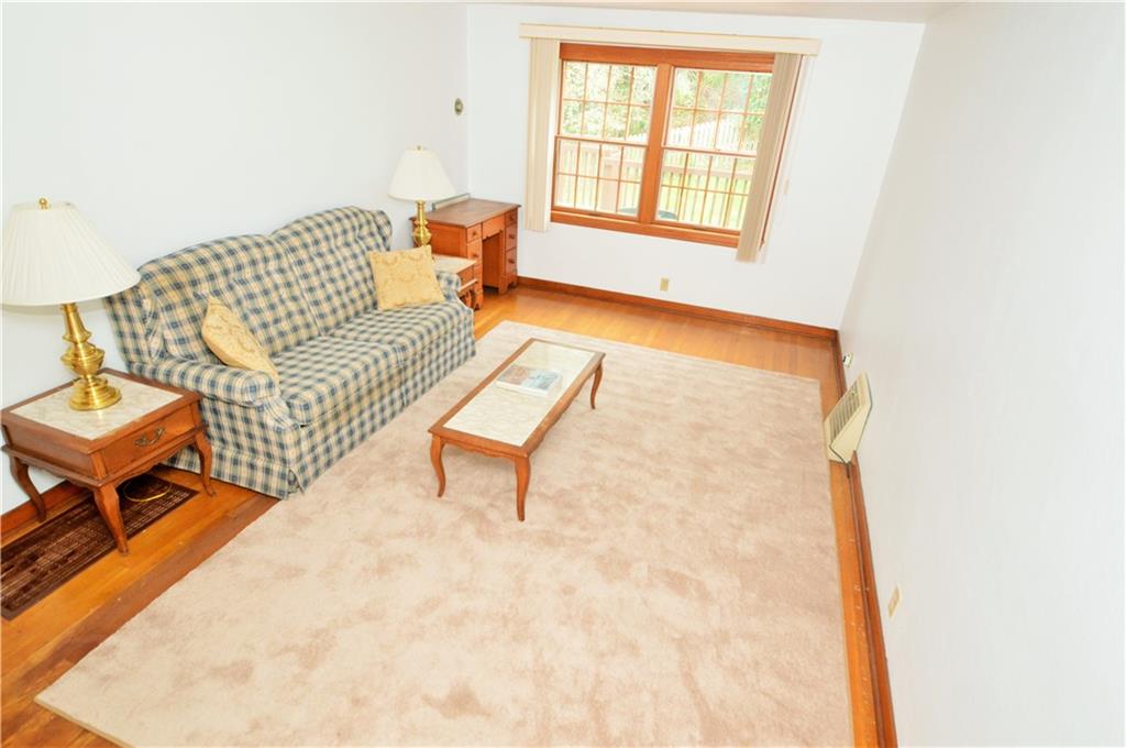 124 Leon Road Pittsburgh, PA 15220 - Photo 4 of 20 Gallery Image 4