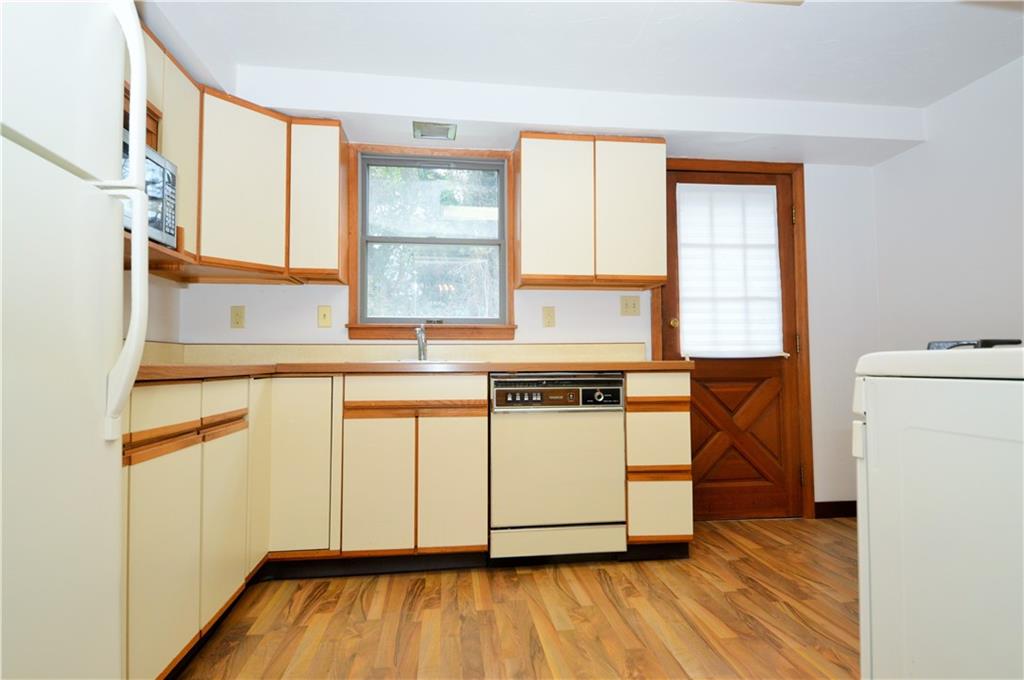 124 Leon Road Pittsburgh, PA 15220 - Photo 6 of 20 Gallery Image 6