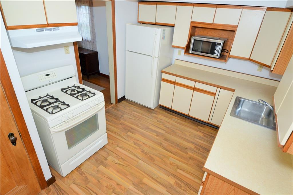 124 Leon Road Pittsburgh, PA 15220 - Photo 7 of 20 Gallery Image 7