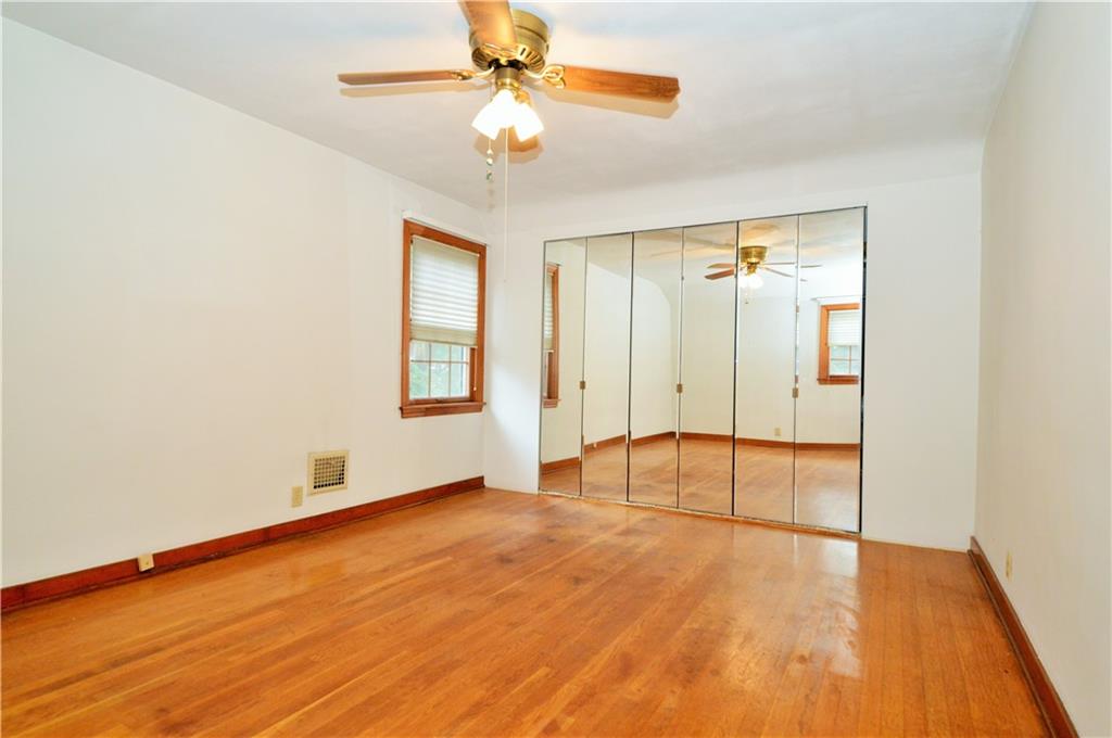 124 Leon Road Pittsburgh, PA 15220 - Photo 10 of 20 Gallery Image 10
