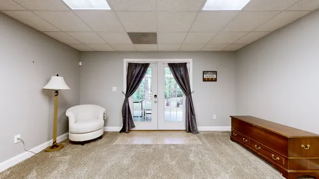 a view of livingroom with furniture