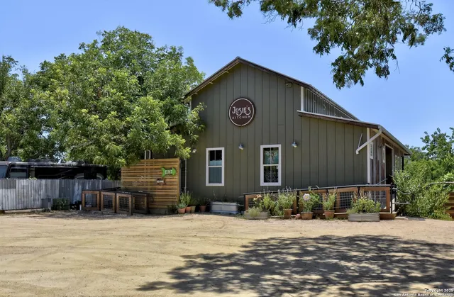 $485,000 | 100 North Micah Andrews, Blanco, TX 78606