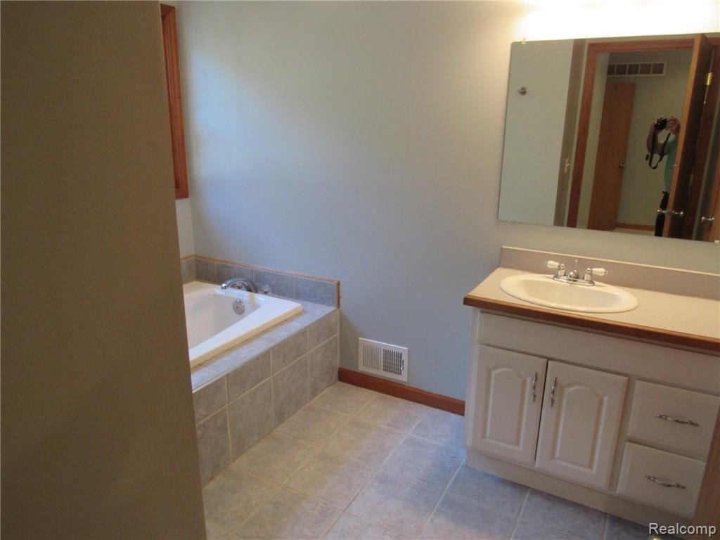 5044 Bradley Road Gregory, MI 48137 - Photo 19 of 47 IMG_1396.JPG
