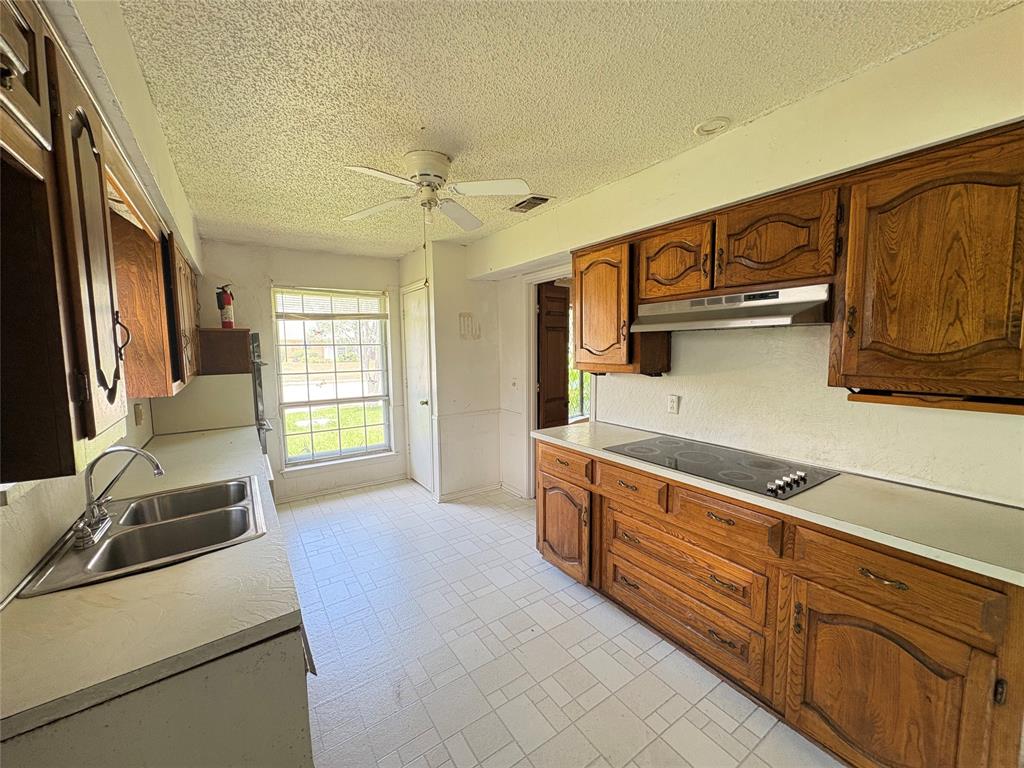 2916 Robin Road Plano, TX 75075 - Photo 3 of 14