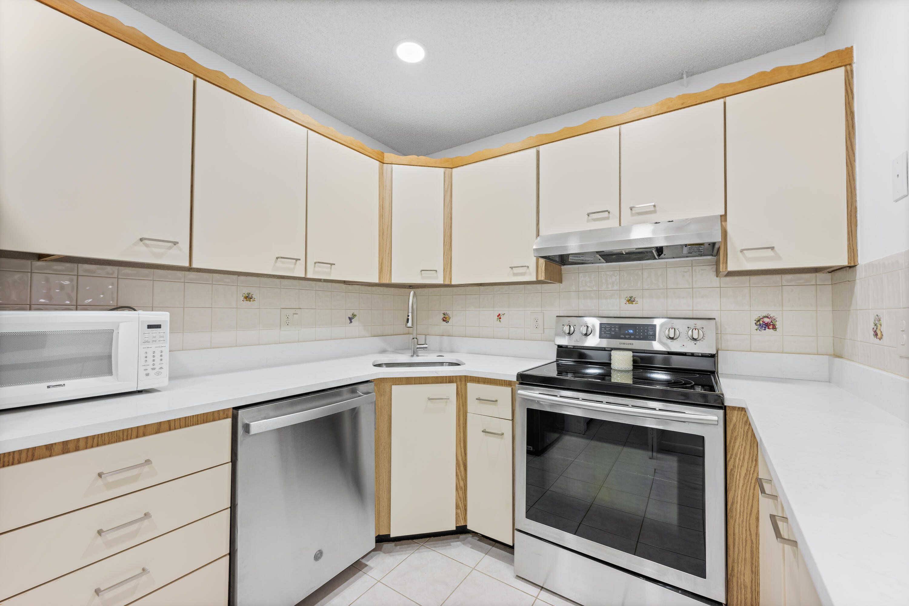 313 Pine Ridge Circle, Unit C2 Greenacres, FL 33463 - Photo 9 of 24 313 Pine Ridge Cir, C2