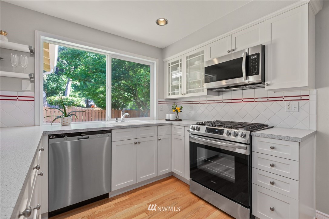 15006 Southeast 145th Place Renton, WA 98059 - Photo 9 of 40 Gallery Image 9