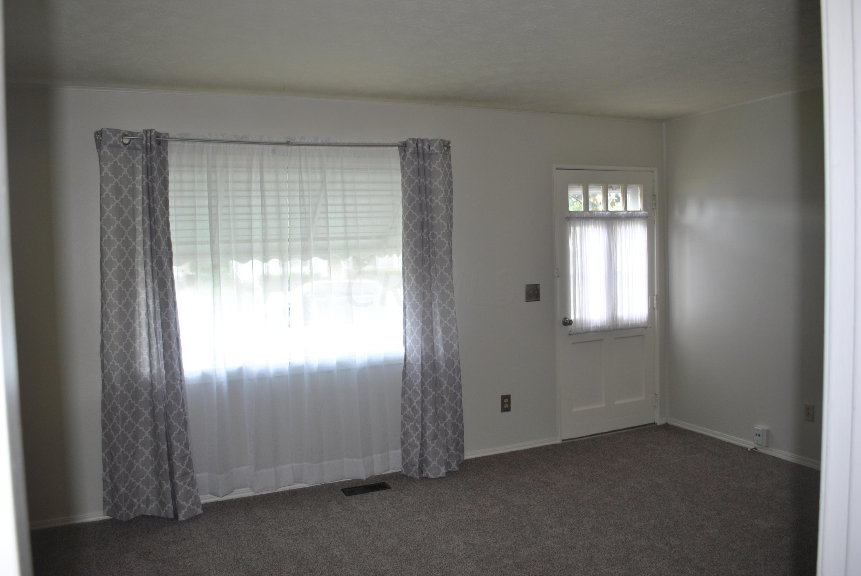 2424 Mayfair Drive Springfield, OH 45505 - Photo 4 of 16