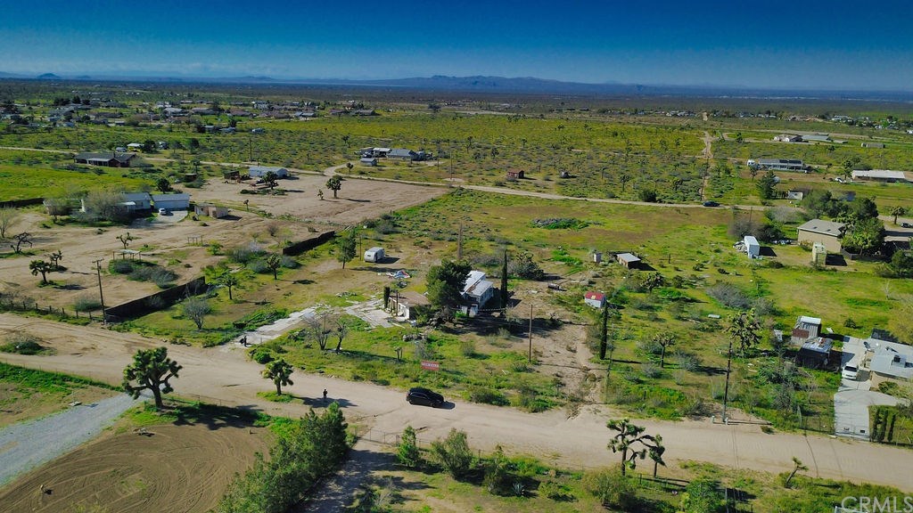 9070 Sunset Road Phelan, CA 92371 - Photo 4 of 28
