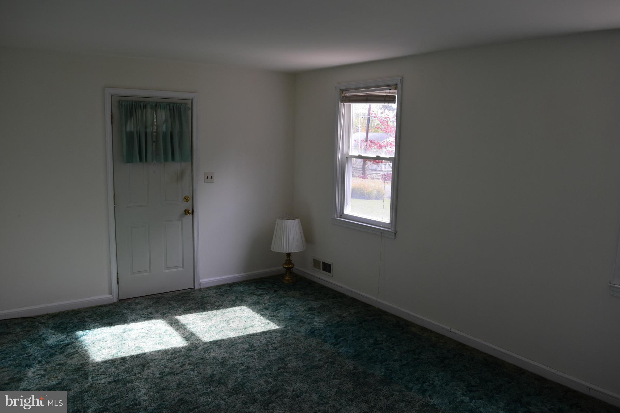 314 Worton Road Baltimore, MD 21221 - Photo 15 of 30 an empty room with windows