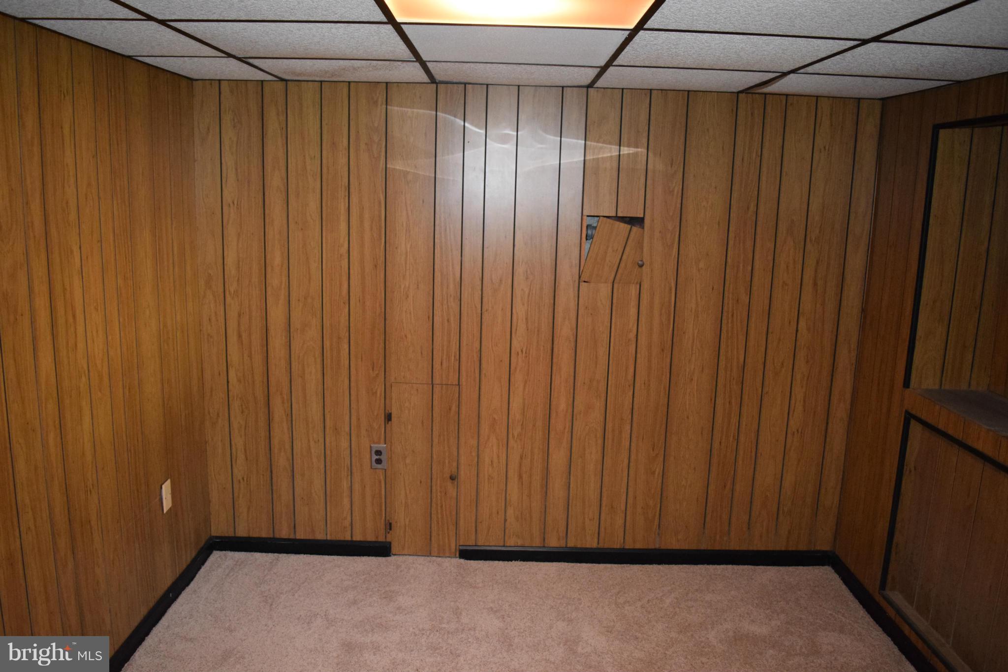 314 Worton Road Baltimore, MD 21221 - Photo 26 of 30 a view of wooden door