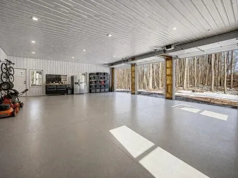 $500,000 | 9810 Birdie Drive, Stanwood, MI 49346