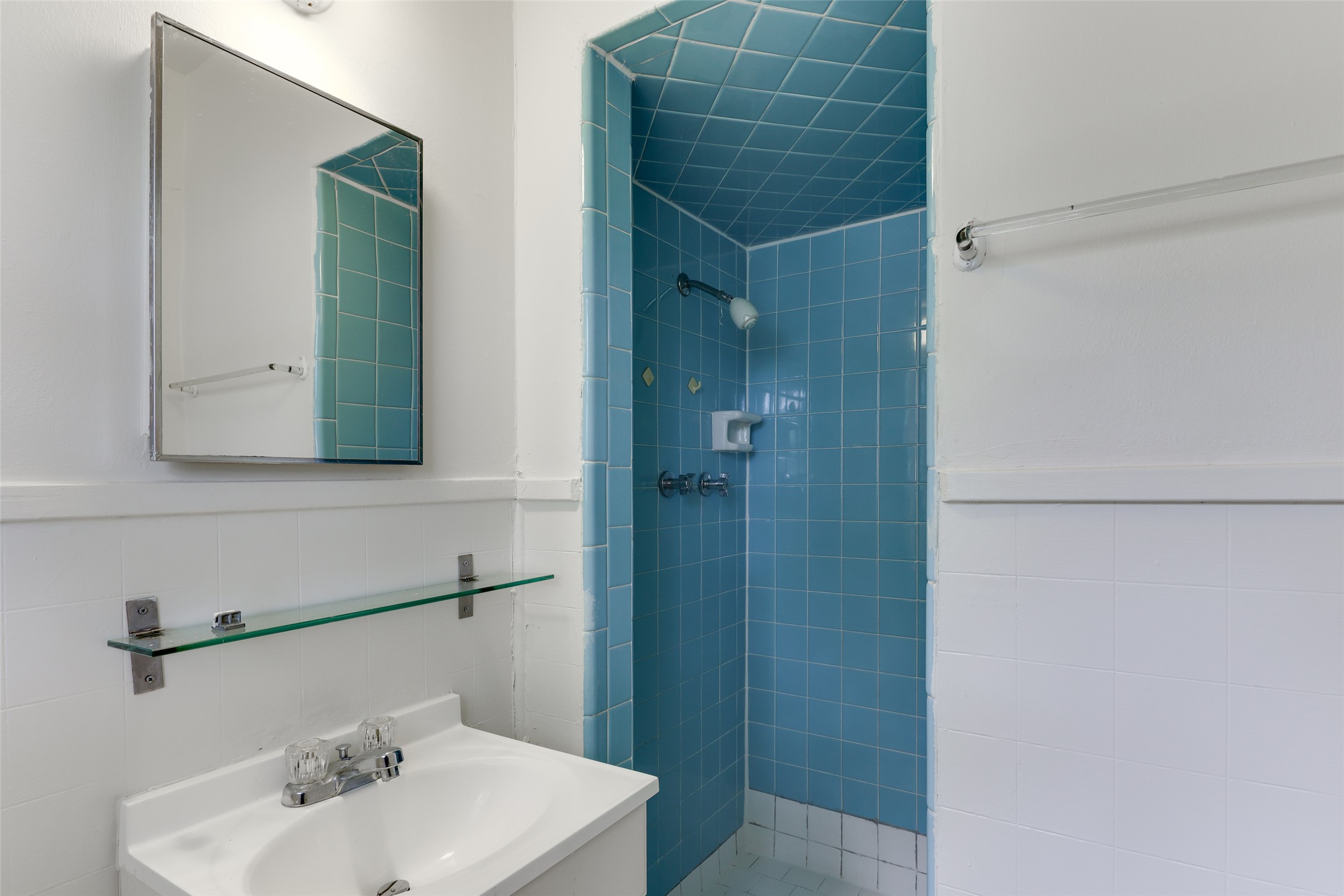 1800 Rhodes Road Austin, TX 78721 - Photo 9 of 14 a bathroom with a sink a mirror and shower