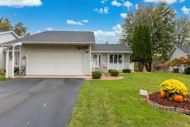 $275,000 | 16 West Woodridge Drive, Belle Plaine, MN 56011