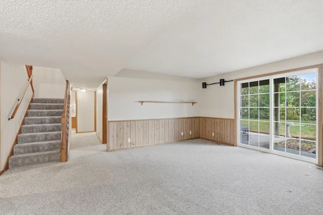 $275,000 | 16 West Woodridge Drive, Belle Plaine, MN 56011