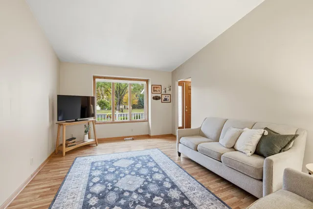 $275,000 | 16 West Woodridge Drive, Belle Plaine, MN 56011