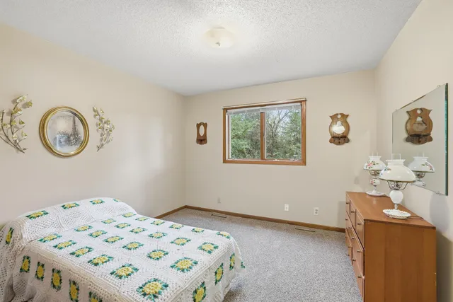 $275,000 | 16 West Woodridge Drive, Belle Plaine, MN 56011