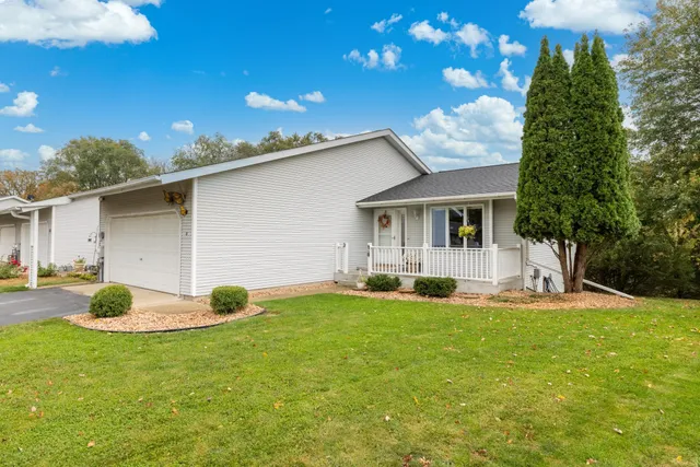 $275,000 | 16 West Woodridge Drive, Belle Plaine, MN 56011