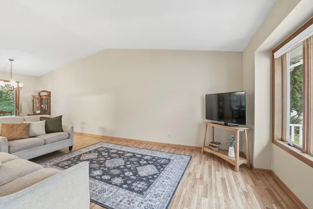 $275,000 | 16 West Woodridge Drive, Belle Plaine, MN 56011