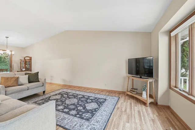 $275,000 | 16 West Woodridge Drive, Belle Plaine, MN 56011