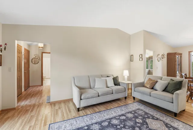 $275,000 | 16 West Woodridge Drive, Belle Plaine, MN 56011