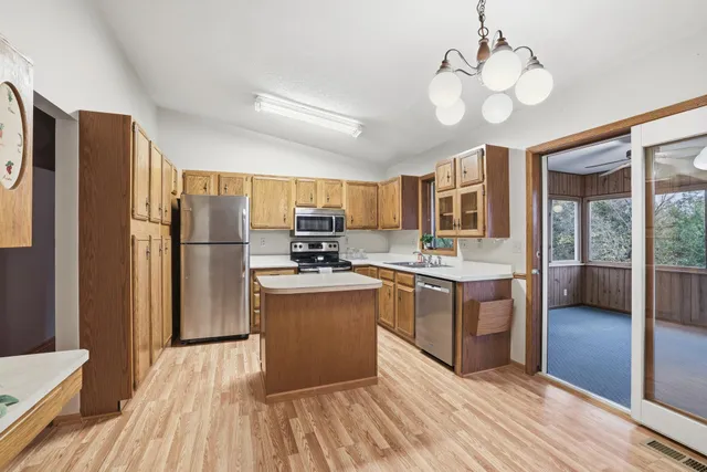 $275,000 | 16 West Woodridge Drive, Belle Plaine, MN 56011