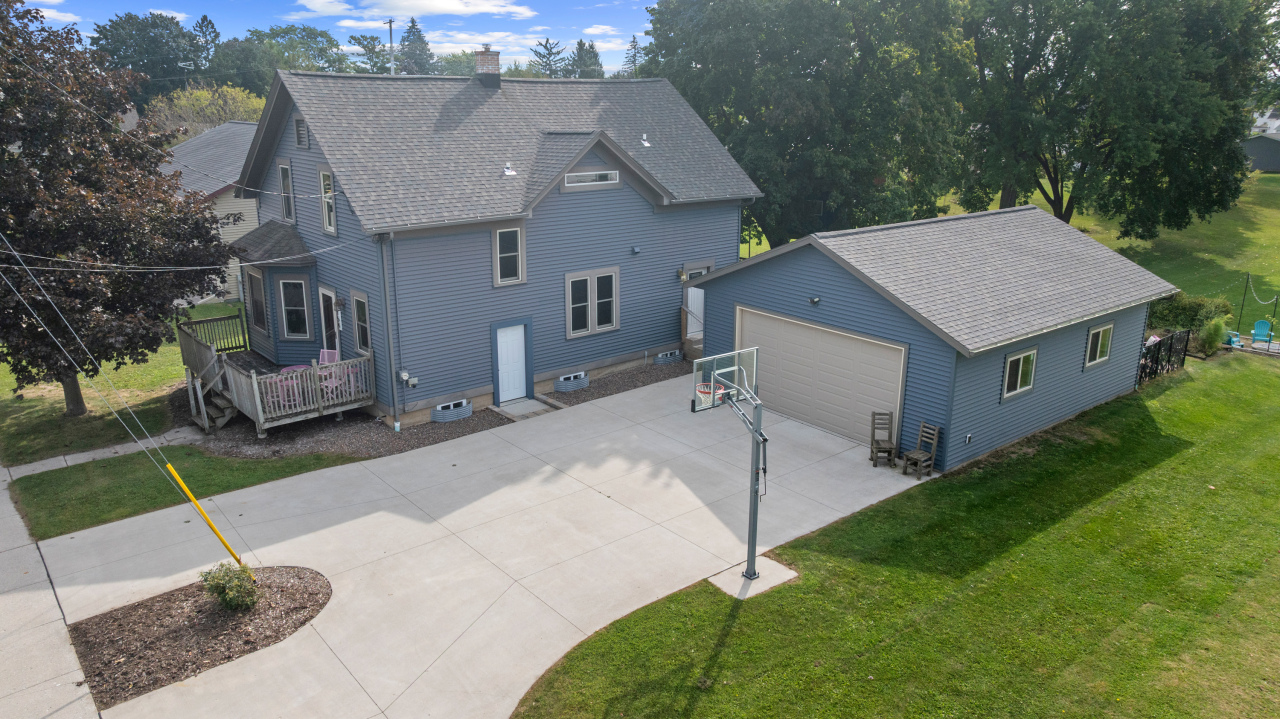 Aerial Photo - 154 E Maple St