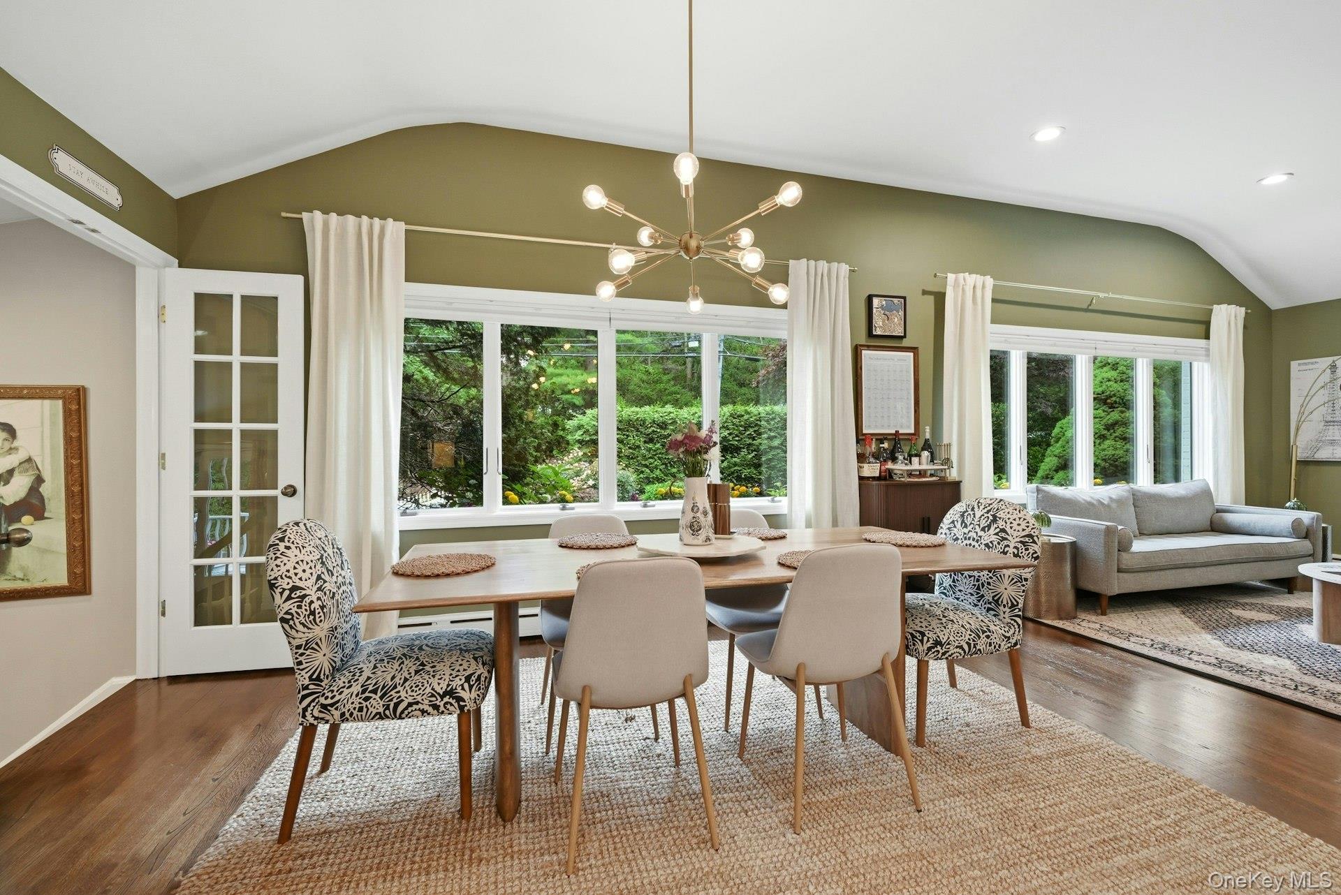 39 East Neck Road Huntington, NY 11743 - Photo 11 of 32 Light and Bright