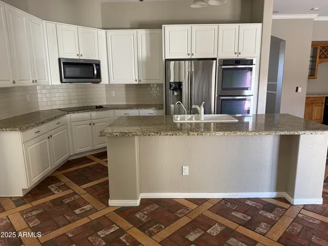 a view of entryway with a front door