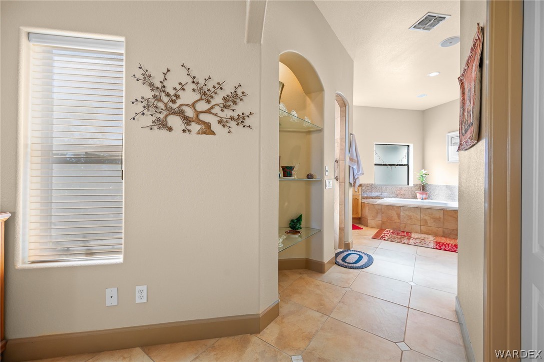 5840 North Cedar Ridge Lane Kingman, AZ 86409 - Photo 36 of 89 Master Bathroom