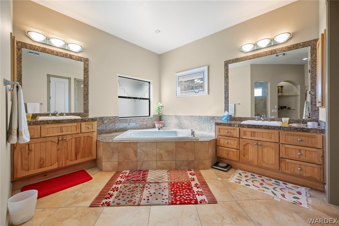 5840 North Cedar Ridge Lane Kingman, AZ 86409 - Photo 37 of 89 Master Bathroom