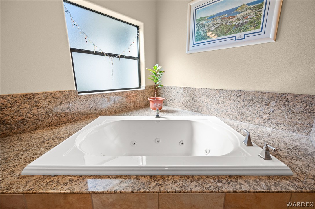 5840 North Cedar Ridge Lane Kingman, AZ 86409 - Photo 38 of 89 Master Bathroom
