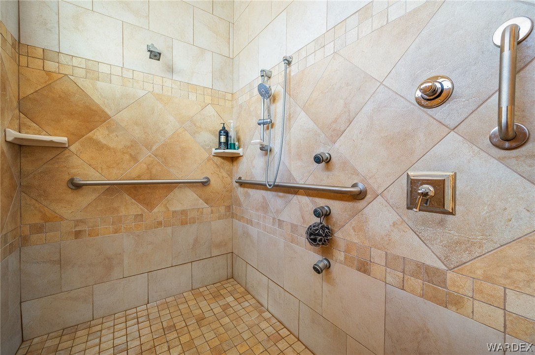 5840 North Cedar Ridge Lane Kingman, AZ 86409 - Photo 41 of 89 Master Bathroom