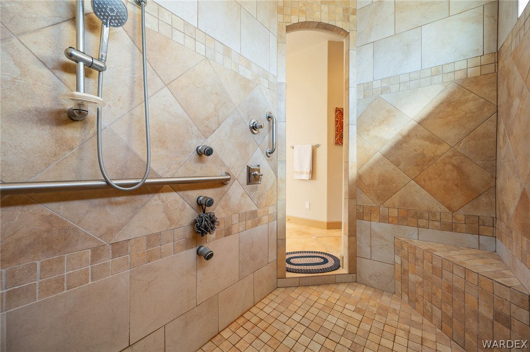 5840 North Cedar Ridge Lane Kingman, AZ 86409 - Photo 42 of 89 Master Bathroom