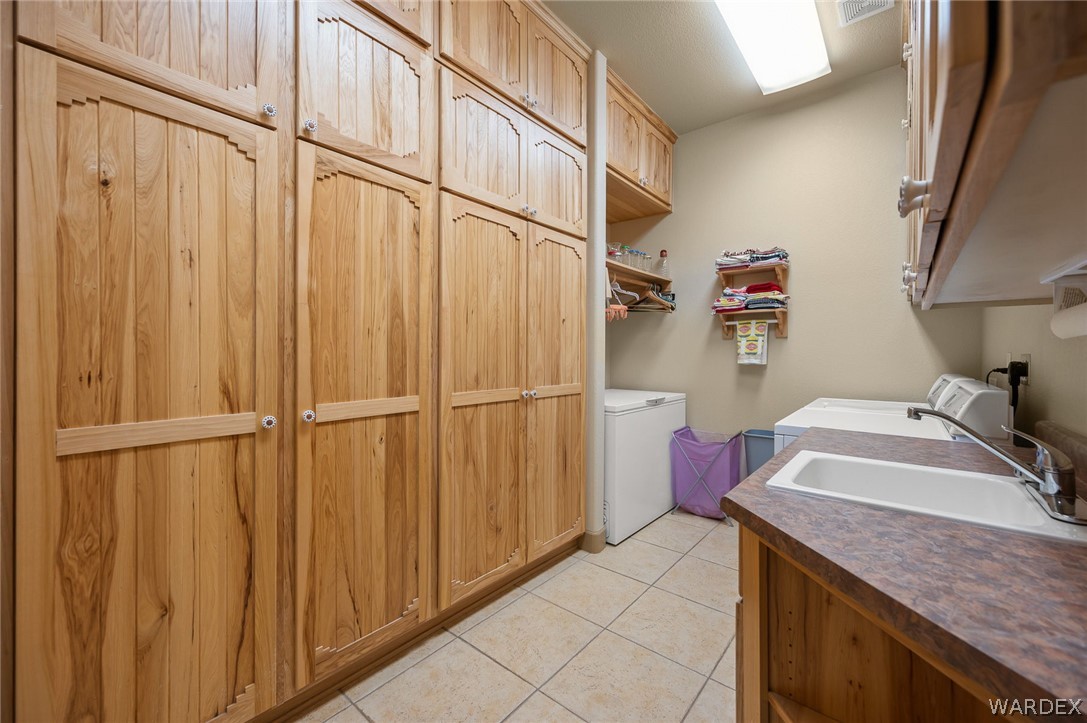 5840 North Cedar Ridge Lane Kingman, AZ 86409 - Photo 61 of 89 a bathroom with a sink and a mirror