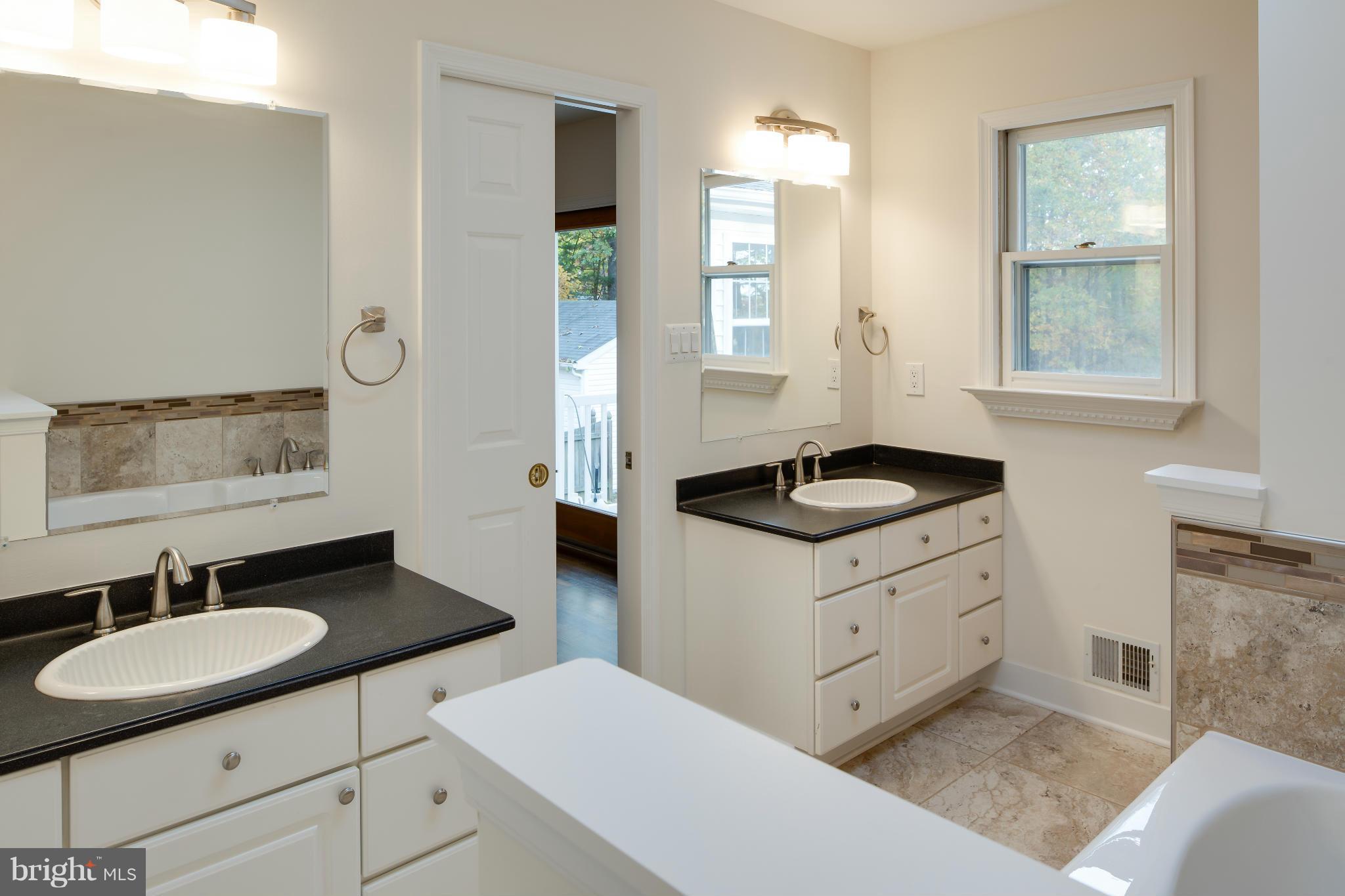 231 Poplar Road Fredericksburg, VA 22406 - Photo 9 of 27 Bath (Master)