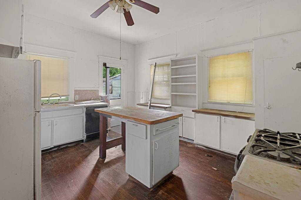 903 4th Street Southwest Paris, TX 75460 - Photo 5 of 29
