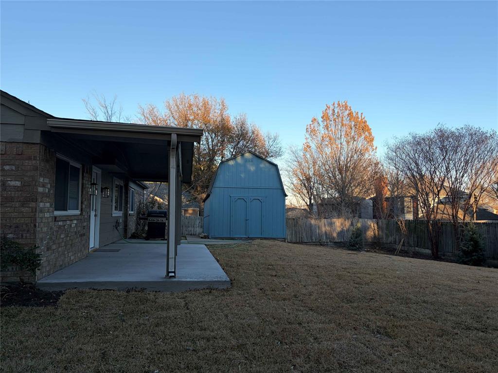 5020 Timber Creek Road Flower Mound, TX 75028 - Photo 15 of 15 a backyard of a house with table and chairs