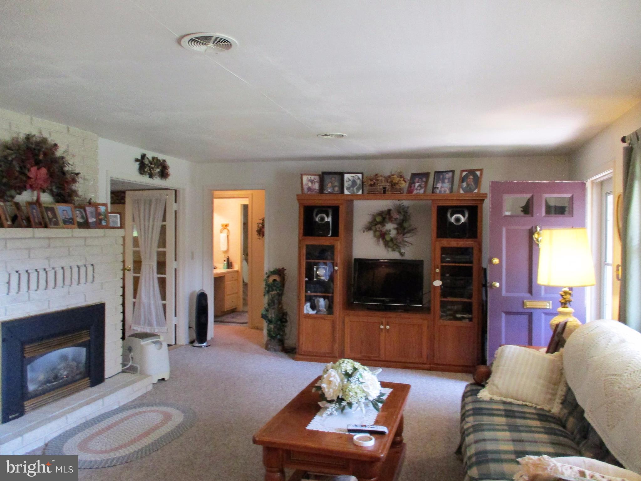 2825 Spohrs Road Berkeley Springs, WV 25411 - Photo 8 of 30 Living Room